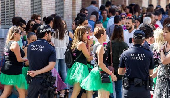 La Policía Local tendrá más presencia en el 'tardeo' del Mercado Central