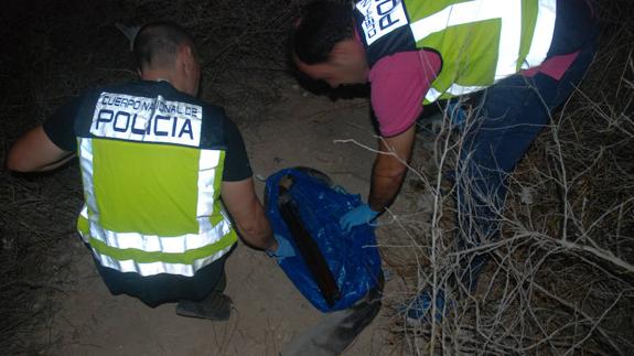 Detenidas tres personas por atracar un comercio en Elche