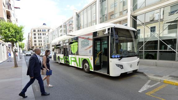 Elche probará un autobús híbrido en varias líneas