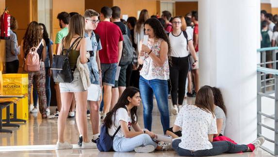 La falta de renovación del Consejo Escolar deja en el aire las reválidas