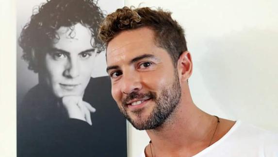 David Bisbal invita a sus seguidores a mojarse con 'Agua'