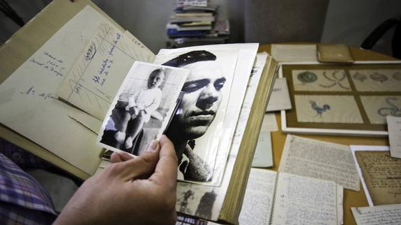 Orihuela pide un sello por el 75 aniversario de la muerte de Miguel Hernández