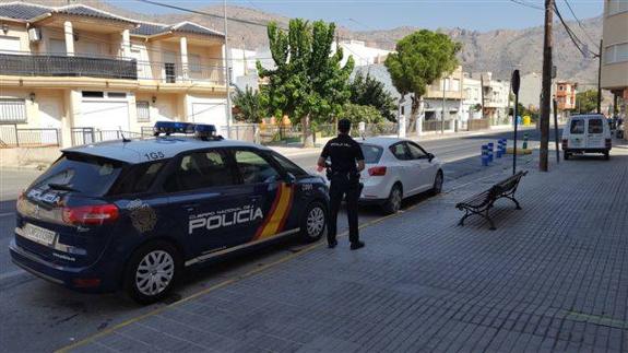 Detienen a 4 jóvenes que robaron en un domicilio con sus moradores en el interior