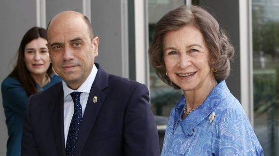 Doña Sofía entrega una beca para la detección precoz del Alzheimer