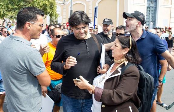 Violento encontronazo entre Pavón y los trabajadores del Puerto por los graneles