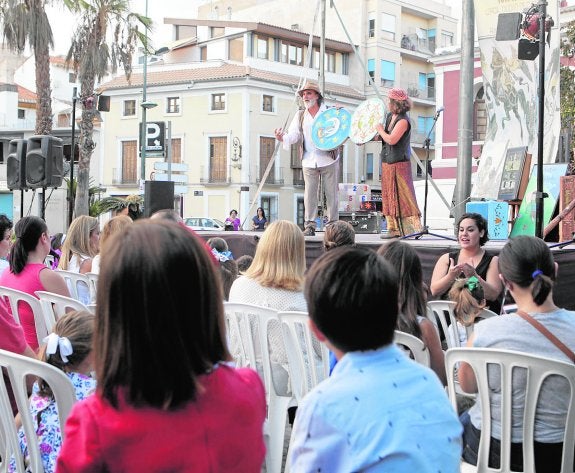 La Feria afronta la recta final con Estopa, folclore en la calle y exhibición de carruajes