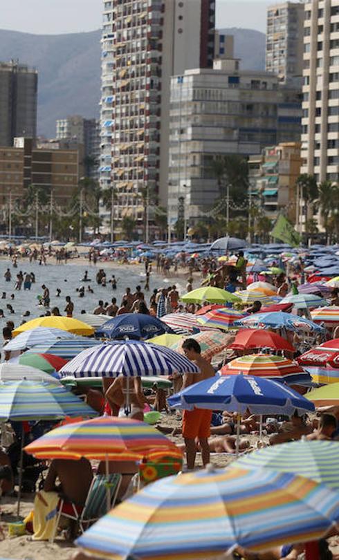 La Costa Blanca recibe 18 nuevos turistas extranjeros por cada español