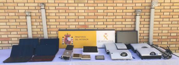 Arrestado por robar material informático en un colegio de Castalla valorado en 8.000 €