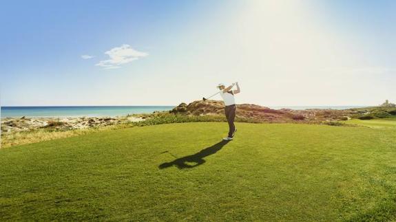 Un grupo de turoperadores holandeses visita la Comunitat para conocer la oferta del producto de golf