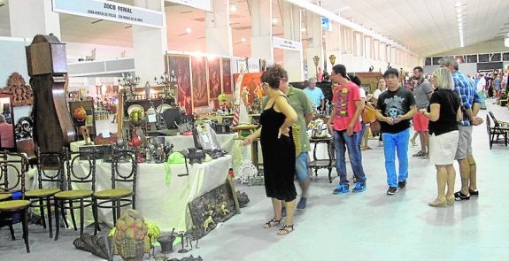 La feria de antigüedades bate récord con 27.000 visitantes