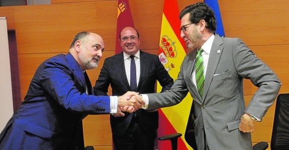 Pérez de los Cobos: «La reforma de la Constitución garantizará su eficacia»