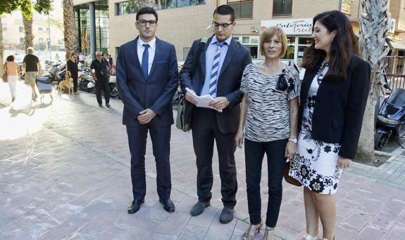 La juez ordena que la 'abuela coraje' de Orihuela se haga cargo de su nieta