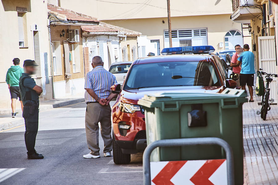 Prisión sin fianza para los padres de un bebé hallado muerto en un contenedor