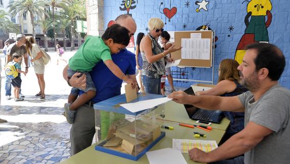 Rechazan la petición de dos colegios de suspender la jornada continua