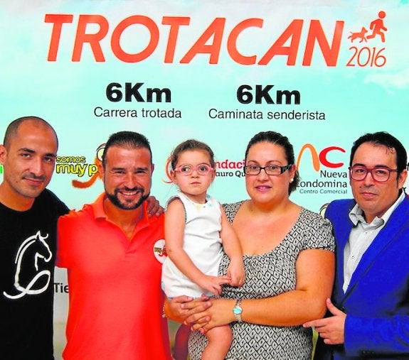 Marcha por Lucía con corredores y perros