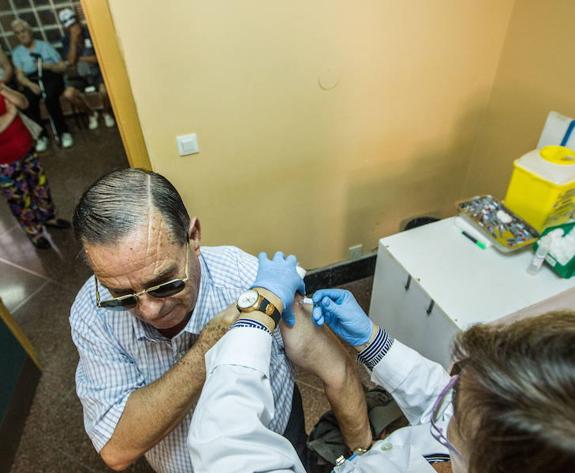 Las farmacias darán cita sanitaria a los grupos de riesgo para forzar a vacunarse de la gripe