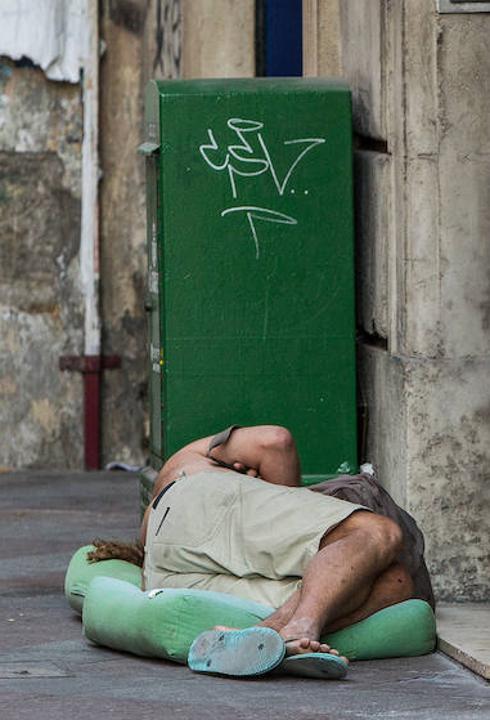 La pobreza extrema crece y amenaza ya a 396.000 personas en la Comunitat