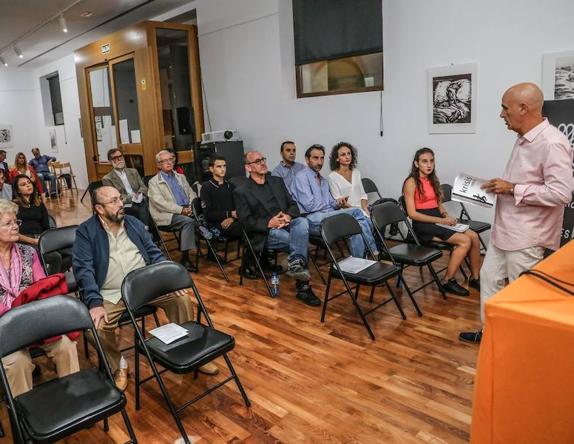 Treinta oriolanos glosan a Josefina y Miguel Hernández en 'Krisis con k'