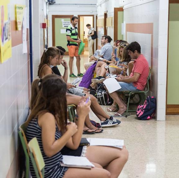 El caos sobre las reválidas lleva a la huelga a alumnos y docentes de la provincia