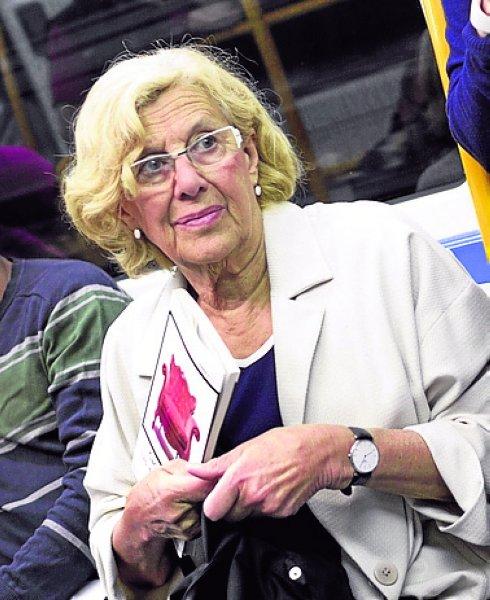 Carmena, invitada del duque de Alba en Liria