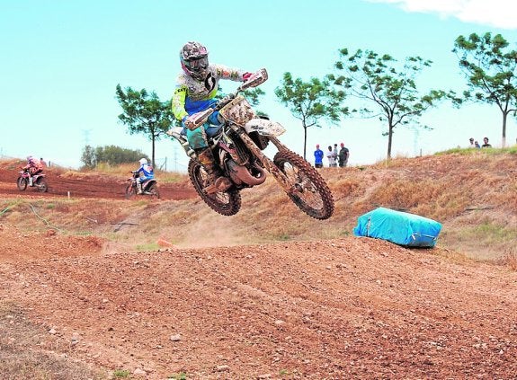 La familia del campeón de motocross critica la escasa ayuda municipal