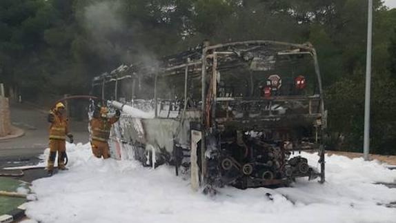 Arde un autobús en Campoamor sin causar heridos