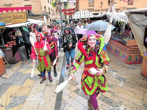 Mercado medieval pasado por agua