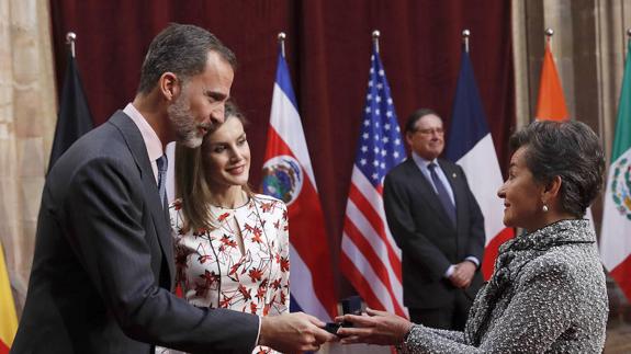 Los reyes entregan las ocho insignias de los Premios Princesa a los galardonados