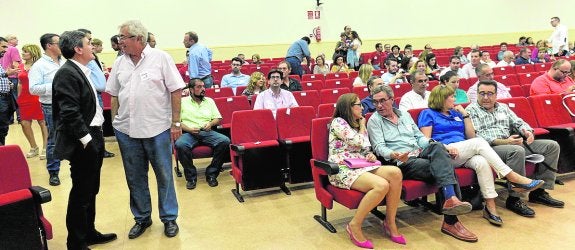 Tovar se alía con otros barones y exige una abstención 'técnica'