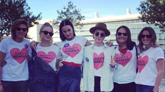 Miley Cyrus y Katy Perry visitan a los universitarios para que voten a Clinton