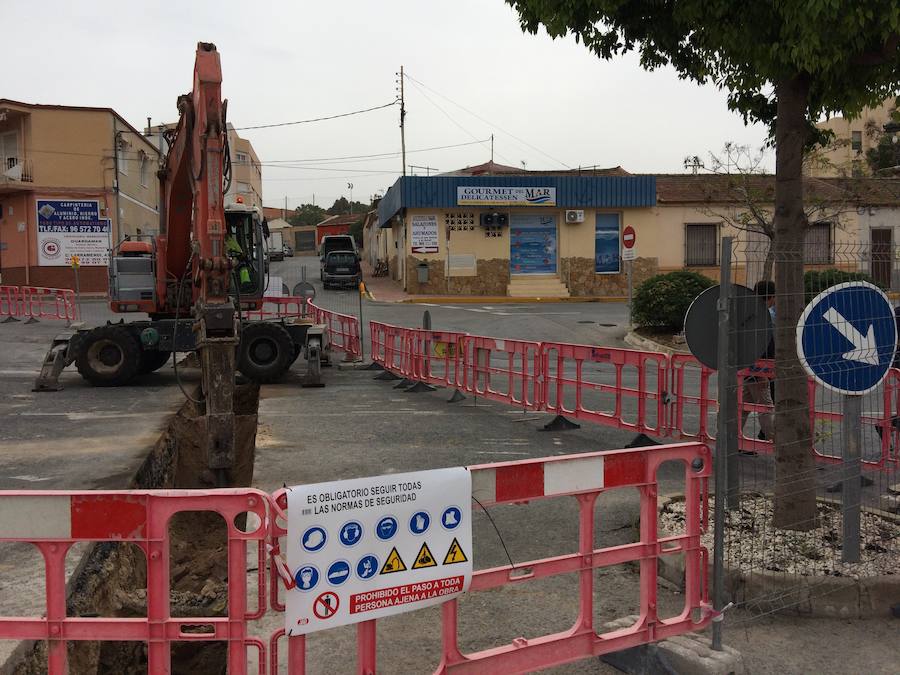El Ayuntamiento e Hidraqua renuevan el alcantarillado en la calle Madrid
