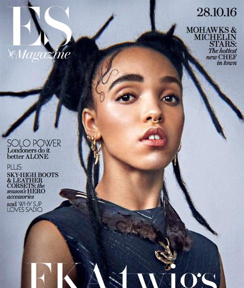 A FKA Twigs le gusta que le metan los dedos en la garganta