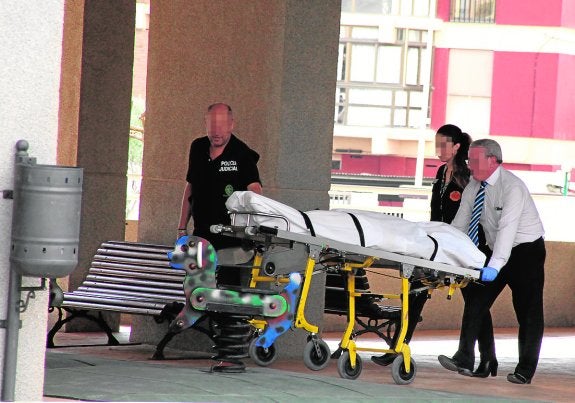 Mata a su esposa en Calpe y después se lanza al vacío desde un noveno piso