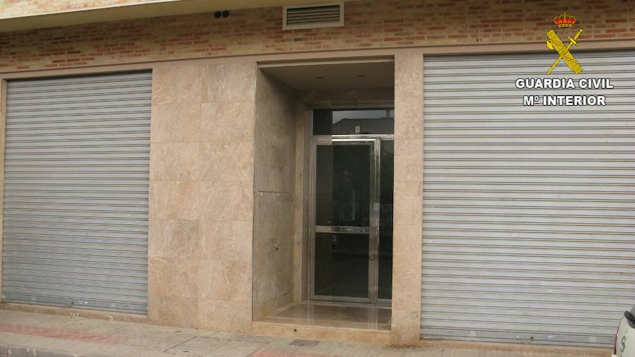 Rescatan a dos hermanos que vivían en cautiverio en Catral desde hace más de 7 años