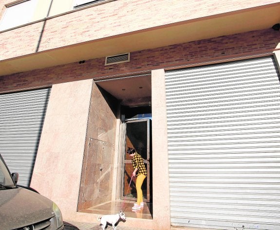 Rescatan a dos hermanos que vivían encerrados desde hace 7 años en una casa de Catral