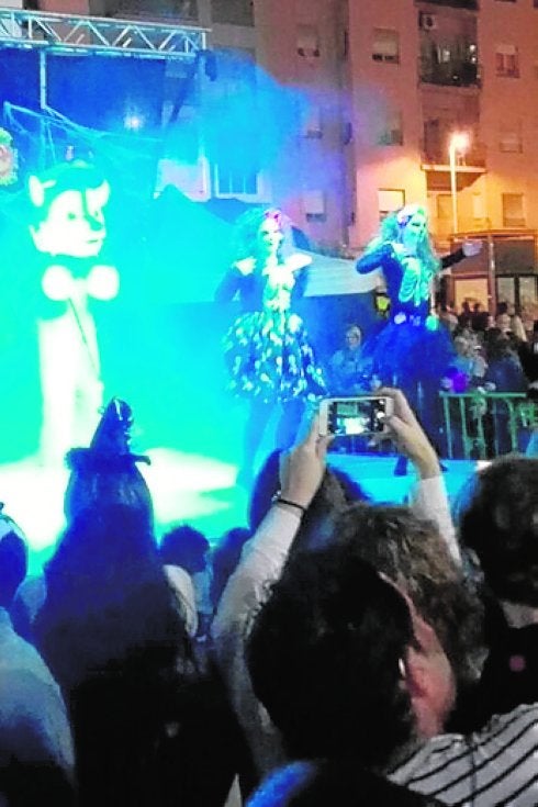 Halloween llena el centro de la ciudad