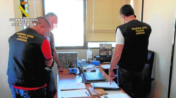 Una banda estafa a casi 20 alicantinos haciéndose pasar por la Guardia Civil