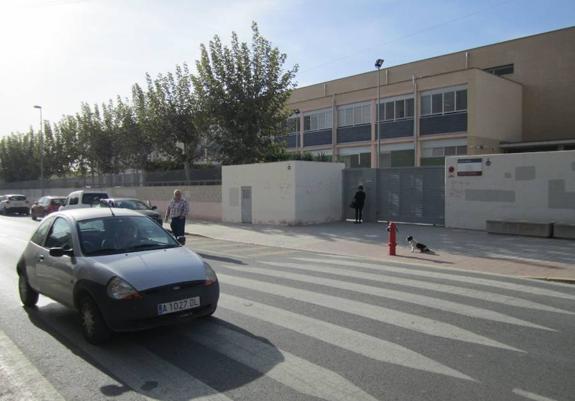 El alcalde pide a Educación que aborde la ampliación del IES prevista desde el 2009