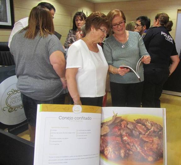 Las amas de casa editan un segundo libro para potenciar la gastronomía