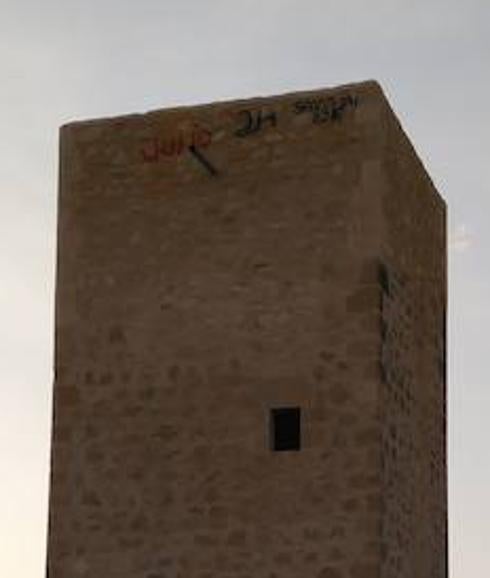 Cuatro detenidos en Alicante por pintar una torre del siglo XVI