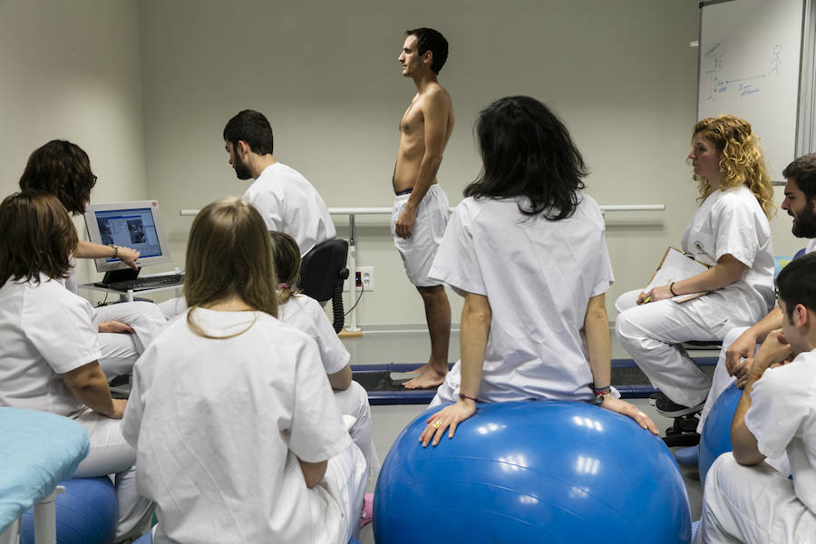 Alumnos de Fisioterapia del CEU inician sus prácticas