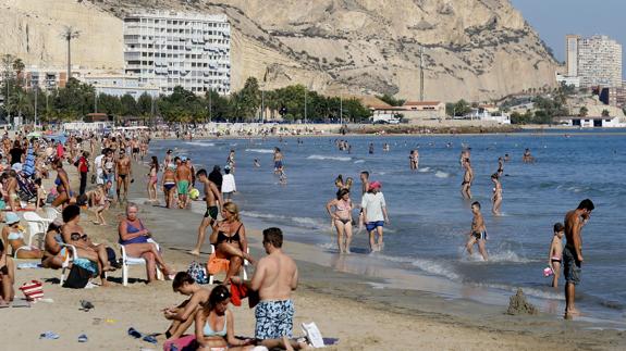 La Costa Blanca cierra octubre con un crecimiento de casi 20 puntos