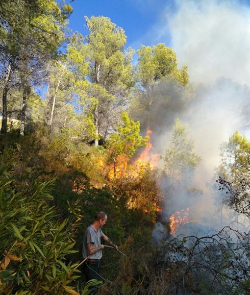 Evolución favorable del incendio en Alcalalí