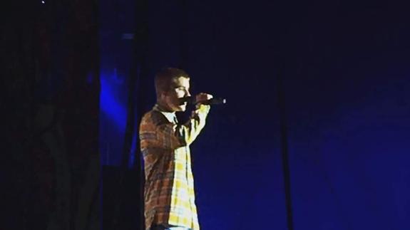 Justin Bieber da un concierto a cambio de barra limbre