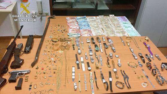 Doce detenidos por una veintena de robos violentos con armas de fuego