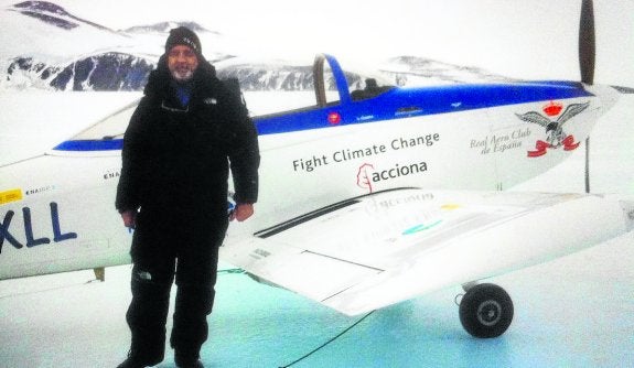 El español que voló a los dos Polos