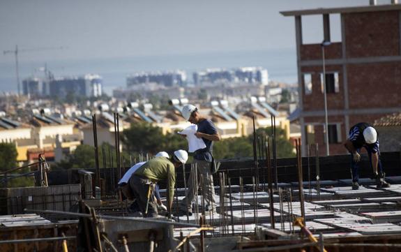 La construcción no descansa en la costa