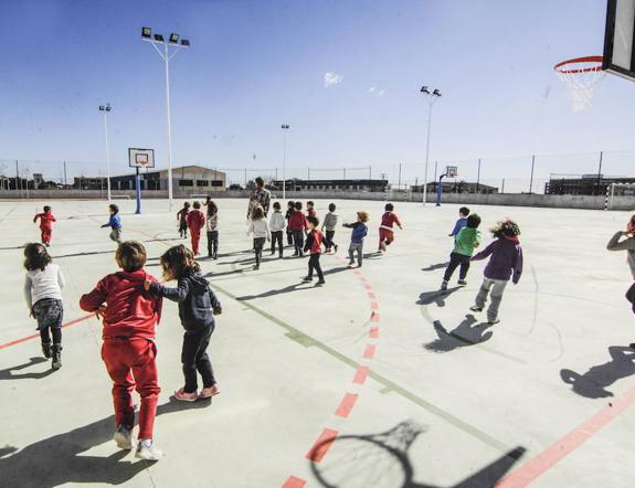 Los conserjes de los colegios solo trabajarán hasta las tres de la tarde