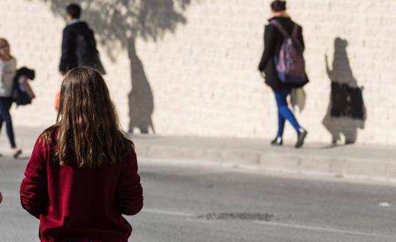 Arrestan a cuatro niños por acosar a una compañera de clase en Alicante