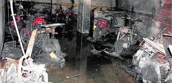 Calcina 15 ciclomotores de Telepizza porque despidieron a su novia